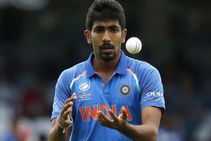 பும்ரா.. நீங்க இப்படி மரியாதை இல்லாம நடந்துக்கலாமா? சின்ன விஷயத்தை ஊதிப் பெரிதாக்கும் நெட்டிசன்கள்!