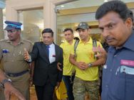 VIRAL: வீட்டுக்கு போக பிளானா..? எங்கிட்ட நடக்காது தம்பி... கேதர் ஜாதவை கலாய்க்கும் தல தோனி