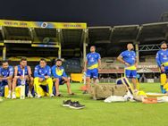 வரும் போது பார்த்துக்கலாம்.. படு கேஷுவலாக இருக்கும் சென்னை வீரர்கள்.. தோனி தான் காரணம்!