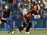 கொல்கத்தாவுக்கு எதிரான போட்டி.. வெளுத்து வாங்கிய வார்னர்.. அருமையான தொடக்கம்