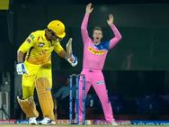 தல தோனி பேட்டிங் ஆடினா.. பெயில்ஸ் கூட கீழ விழாது.. 