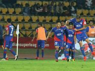 ISL 2019 : பெங்களூரு அதிர்ச்சித் தோல்வி.. கடைசி நிமிடத்தில் கோல் அடித்து வென்ற நார்த் ஈஸ்ட்!