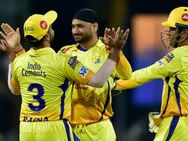 பெங்களூரை பங்கம் செய்த ஹர்பஜன்.. முதல்ல கோலி.. அப்புறம் மொயின் அலி, டி வில்லியர்ஸ்