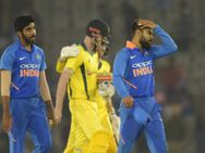 என்னத்த சொல்றது… பீல்டிங் சொதப்பல்… ஸ்டம்பிங்கிலும் கோட்டை விட்டோம்… குமுறும் கோலி