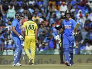 இப்ப என்ன சொல்றீங்க.. பேட்டால் பதில் சொன்ன ரோகித், தவான்.. ஆஸி.க்கு எதிராக புதிய சாதனை