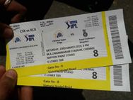 ஸ்டேடியத்துக்கு வெளியே படுத்து தூங்கி.. விடிய,விடிய காத்திருந்த ரசிகர்கள்.. எல்லாம் இதுக்கு தான்