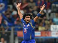 இவரு பௌலிங் பயிற்சியாளர் ஆச்சே.. எப்படி டீம்ல விளையாடுறாரு?.. ஐபிஎல்-ல இதெல்லாம் சகஜமப்பா!!