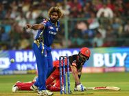 யுவராஜ், ஹர்திக் அதிரடி.. மும்பை வெற்றி! கோலி, வில்லியர்ஸ் போராட்டம் வீண்.. கடைசி பந்தில் சர்ச்சை!