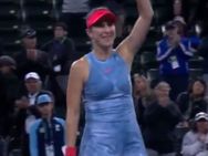 Indian Wells: ஷாக்... ! நம்பர் 1 வீராங்கனை ஒசாகா தோல்வி... நேர் செட்டுகளில் வீழ்ந்தார்