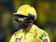 ஏன் இந்த கொலைவெறி? அடி வாங்கிய ஜடேஜாவை பார்த்து நக்கலாக சிரித்த கோலி!