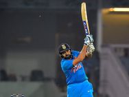 அப்படி போடு... 218 சிக்சர்கள்… தோனியை ஓரங்கட்டி புதிய சாதனை படைத்த ரோகித் சர்மா..!