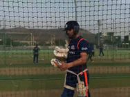 கொஞ்சம் வேகமாக நடந்து செல் சகோதரா.... தனக்கு தானே கலாய்த்துக் கொண்ட யுவி.. ஒரே காமடிதான் பாஸ்