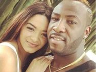 அடங்கப்பா.. போட்டிக்குப் பின்.. மனைவிக்கு கிலோ கணக்கில் ஐஸ் வைத்த ஆண்ட்ரே ரஸ்ஸல்!!