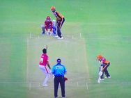 அய்யய்யோ அஸ்வினா!! உஷாராகி பம்மி, பம்மி நின்ற வார்னர்.. படம் போட்டுக் காட்டிய ரசிகர்கள்!