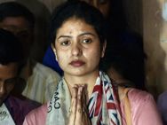 பிரபல இந்திய கிரிக்கெட் வீரரின் மனைவி நள்ளிரவில் கைது.. அள்ளிச்சென்ற காவல்துறை..! காரணம் இதுதான்