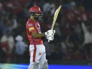 என்னத்த பேட்டிங் ஆடுறார்? அரைசதம் அடித்த ராகுலை ரவுண்டு கட்டிய ரசிகர்கள்.. ஏன் தெரியுமா?