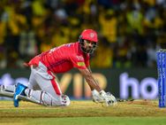 MS Dhoni : இவரு ஒருத்தரால மட்டும் தான் இப்படி செய்ய முடியும்… இணையத்தில் வைரலாகும் வீடியோ