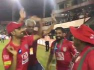 என்னப்பா இது.. அஸ்வினை கட்டாயப்படுத்தி பாங்க்ரா டான்ஸ் ஆடச் சொன்னா குத்து டான்ஸ் ஆடறாரு?