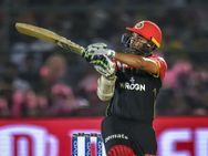 RCB vs KKR: சர்வ ஜாக்கிரதையாக களம் இறங்கிய கோலி படை... நிதானமான ஆட்டம்... பார்த்தீவ் அவுட்