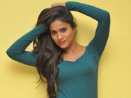 ஐபிஎல் போட்டியில் ரசிகருக்கு தொல்லை… ஸ்டேடியத்தில் கும்மாளமிட்ட பிரபல டிவி நடிகை மீது வழக்கு