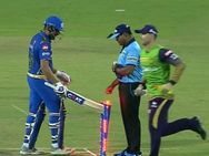 இது அவுட்டா? அம்பயருடன் சண்டை போட்டு.. பேட்டால் ஸ்டம்ப்பை தகர்த்த ரோஹித்.. கோலி ரசிகர்கள் மகிழ்ச்சி!