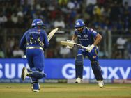 பெங்களூருக்கு எதிராக இறுதி கட்டத்தில் பாண்டியா தாண்டவம்... 5 விக். வித்தியாசத்தில் வென்றது மும்பை