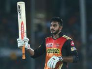 அவரு தான் மோசமா பௌலிங் போடுறாரே.. விஜய் ஷங்கருக்கு வாய்ப்பு கொடுத்திருக்கலாமே!