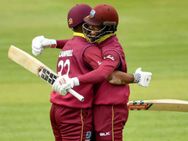 8 ரன்னில் பெரிய சாதனை போச்சே.. சச்சின் - டிராவிட் சாதனையை காலி செய்த வெ.இண்டீஸ் ஜோடி!