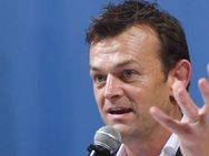 செம டைமிங்கில்.. பரம எதிரி இங்கிலாந்தை கலாய்த்த கில்கிறிஸ்ட்! அப்படி என்னப்பா சொன்னாரு?