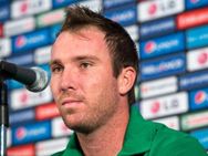 பிரபல கிரிக்கெட் வீரர் மனைவியிடம் கொள்ளையடித்த மர்ம நபர்கள்..! காரில் தப்பியோட்டம்