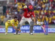 VIDEO:என்ன தான் நடக்குது? கெயில் காலை பிடித்த தீபக் சாஹர்... வைரல் வீடியோ