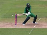 ஷோயப் மாலிக்.. பந்தை அடிக்க சொன்னா எதை அடிக்கிறீங்க? விழுந்து விழுந்து சிரித்த இங்கி. வீரர்கள்!