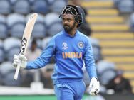 சதம் அடித்து அணியில் இடம் பிடிச்சாச்சு.. இருந்தாலும் டிராவிட் பெயரை மறக்காமல் சொன்ன ராகுல்!!