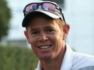 அம்பயர்களே.. நேரத்தை வீணாக்காம.. இப்படி பண்ணி இருக்கலாமே! முன்னாள் வீரர் சொன்ன பலே ஐடியா!!