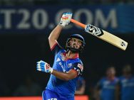 அதெல்லாம் ஒத்துக்க மாட்டோம்.. சேவாக் வேற.. ரிஷப் பண்ட் வேற.. முன்னாள் வீரருக்கு ரசிகர்கள் திட்டு!