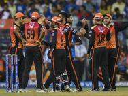 இதுக்கு முன்னாடி ஐபிஎல்-இல் இப்படி நடந்ததே இல்லை.. யாராலயும் கெத்து காட்ட முடியலையே!