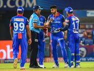 முதல் பந்திலேயே குழப்பமா? தவறான தீர்ப்பு கொடுத்த அம்பயர்.. ரிவ்யூ செய்து தப்பிய சாஹா!