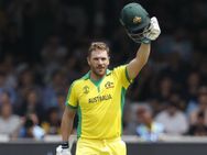 உலக கோப்பையில் 2வது சதம் அடித்த பின்ச்..! 100 ரன்களை எட்டிய அடுத்த பந்தில் அவுட்