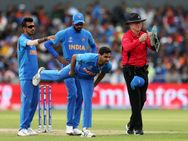 மூன்றே ஓவர்கள்.. பாக். அணியின் கோட்டையை சரித்த 2 பேர்.. ஆட்டம் இந்தியாவின் கை மாறிய அந்த நிமிடம்!