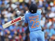 அந்த ஒரு பால்தான் முடக்கியது.. தவானுக்கு காயம் ஏற்பட்டது எப்படி.. நைல் ஓவரில் நடந்தது என்ன?