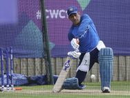 தொடர் விமர்சனங்களால் வெறி, கோபம்.. விடாமல் பயிற்சி செய்த தோனி.. பயிற்சியாளர் சொன்ன திடுக் சீக்ரெட்!