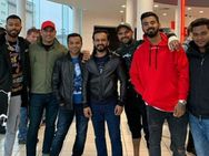 இங்க கலவரம் நடந்துகிட்டு இருக்கு.. அங்க கூலா இருக்கும் தோனி, தவான்.. என்ன பண்ணாங்க தெரியுமா?