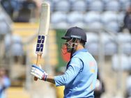 என்னதான் ஆச்சு இவருக்கு.. இப்படி ஒரு நிலைமை வரக்கூடாது.. புதிய சர்ச்சையில் சிக்கிய தோனி.. பரபரப்பு!