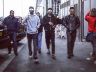 பார்ட்டியில் பாண்டியா ஜாலி.. மாடல் தோனி.. மாலில் கோலி.. இப்படியே போனா மேட்ச் ரிசல்ட் அம்பேல்தான்!