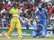 முதல் விக்கெட்டை சரித்த பாண்டியா.. கோபத்தால் பேட்டை உடைத்த பின்ச்.. பகீர் வீடியோ!