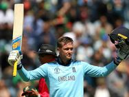 ஆஸி.யின் உலக சாதனையை காலி செய்த இங்கிலாந்து...!! ஒரே நாளில் அடுத்தடுத்து அரங்கேறிய சாதனைகள்..!!