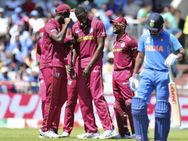 கோலி வரிசையா 4 அரைசதம் அடித்து சூப்பர் சாதனை செய்தாலும் கவலையில் இருக்கும் ரசிகர்கள்.. என்ன ஆச்சு?