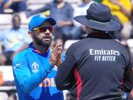 அம்பயரை கையெடுத்து கும்பிட்டு.. அவுட் கேட்டு கெஞ்சிய விராட் கோலி.. இணையத்தை தெறிக்கவிட்ட புகைப்படம்!