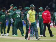 அடுத்தடுத்து 2 பந்துகளில் அல்வா டைப் கேட்சுகள்.. அசால்ட்டாக கோட்டை விட்டு சொதப்பிய பாக். வீரர்கள்