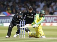 நியூசி. பவுலர் போல்ட் ஹாட்ரிக்..! ஆஸி.யை கலங்கடித்த 50வது ஓவர்.. 243 ரன்கள் குவிப்பு